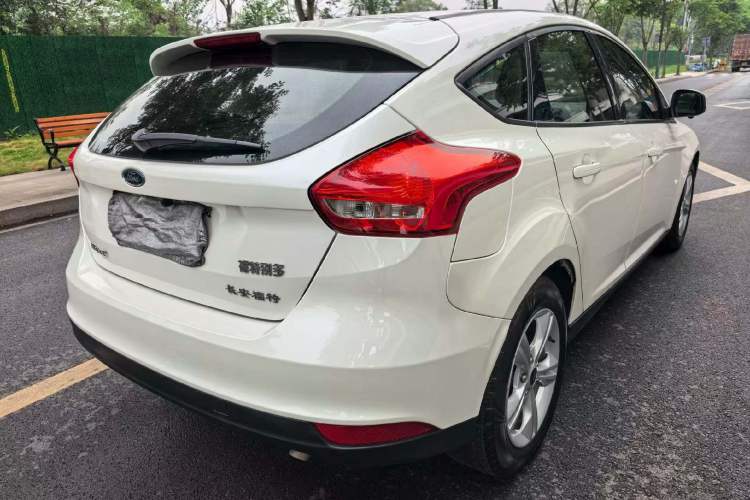 Used Ford Focus 2015 Hatchback 1.6L Automatic Comfort Model Exterior 6