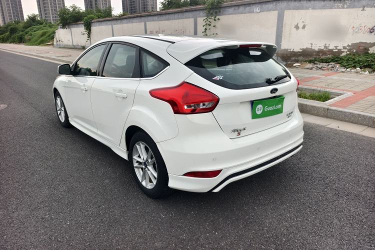 Used Ford Focus 2015 Hatchback EcoBoost 180 Automatic Elite Model Exterior 6