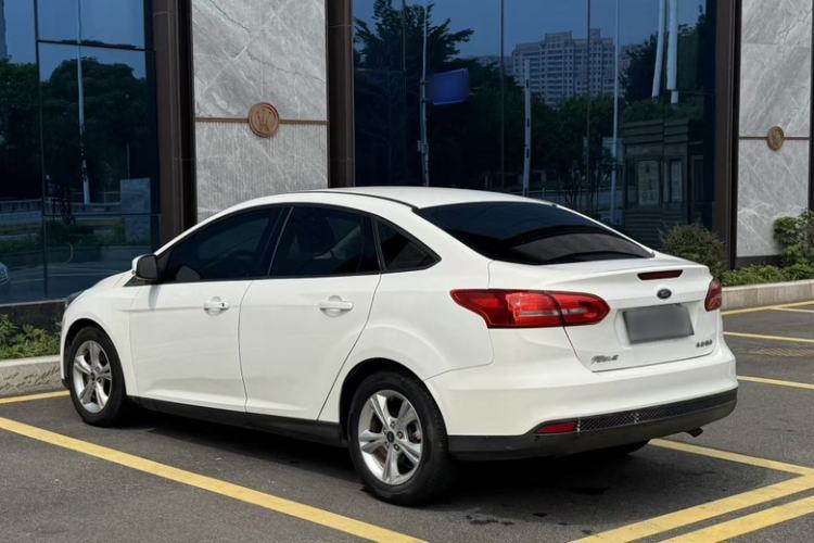 Used Ford Focus 2015 Sedan 1.6L Automatic Comfort Model Exterior 6