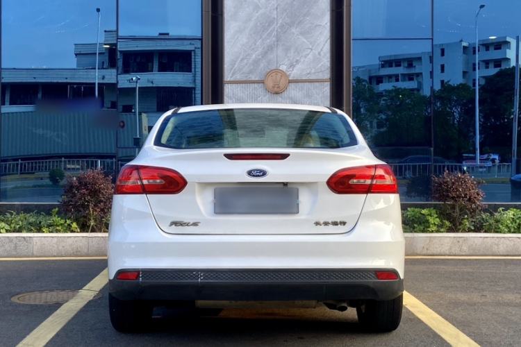 Used Ford Focus 2015 Sedan 1.6L Automatic Comfort Model Exterior 6