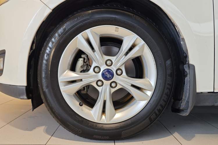 Used Ford Focus 2015 Hatchback 1.6L Automatic Comfort Model Exterior 7