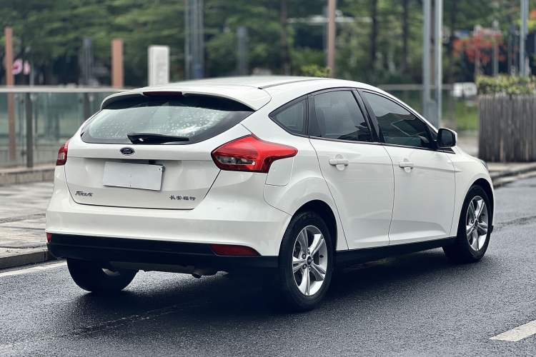 Used Ford Focus 2015 Hatchback 1.6L Automatic Comfort Model Exterior 7