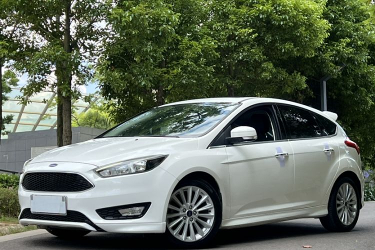 Used Ford Focus 2015 Hatchback EcoBoost 180 Automatic Sport Model Exterior 7