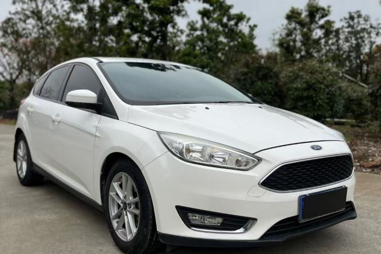 Used Ford Focus 2015 Hatchback EcoBoost 125 Automatic Supreme Style Edition Exterior 7