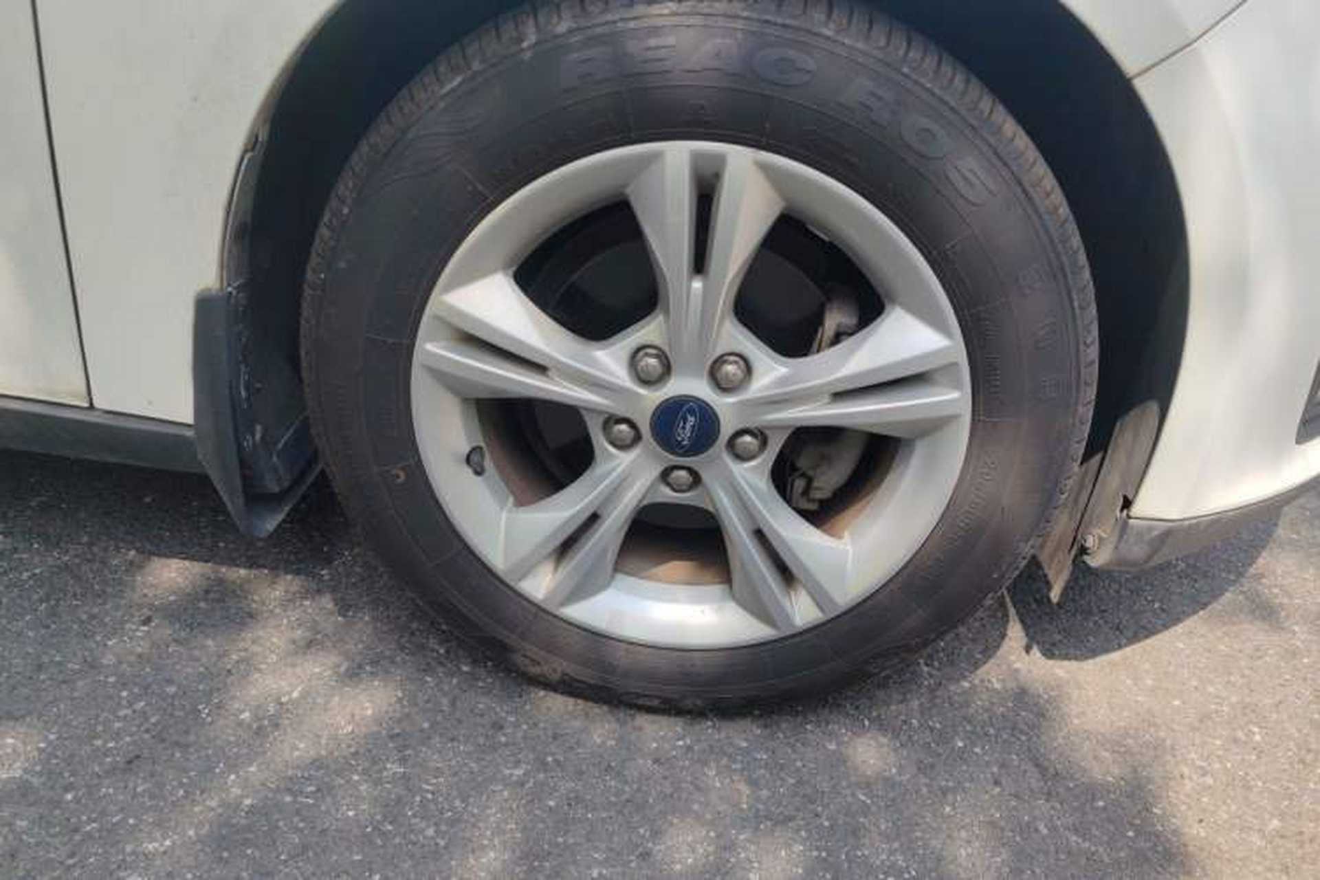 Used Ford Focus 2015 Sedan 1.6L Manual Comfort Model Exterior 7
