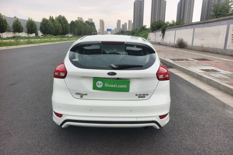 Used Ford Focus 2015 Hatchback EcoBoost 180 Automatic Elite Model Exterior 7