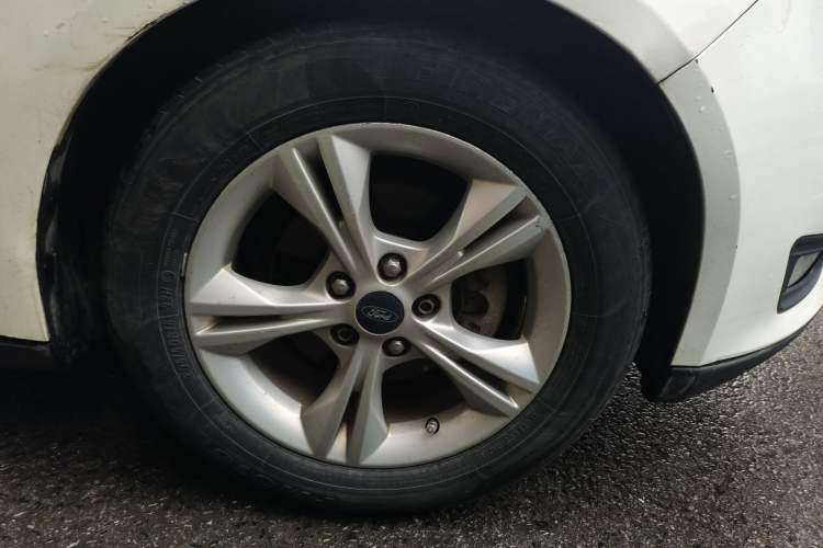 Used Ford Focus 2015 Hatchback 1.6L Automatic Comfort Model Exterior 7