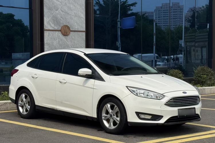 Used Ford Focus 2015 Sedan 1.6L Automatic Comfort Model Exterior 7