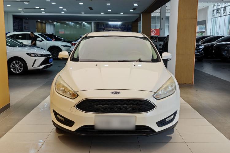 Used Ford Focus 2015 Hatchback 1.6L Automatic Comfort Model Exterior 8