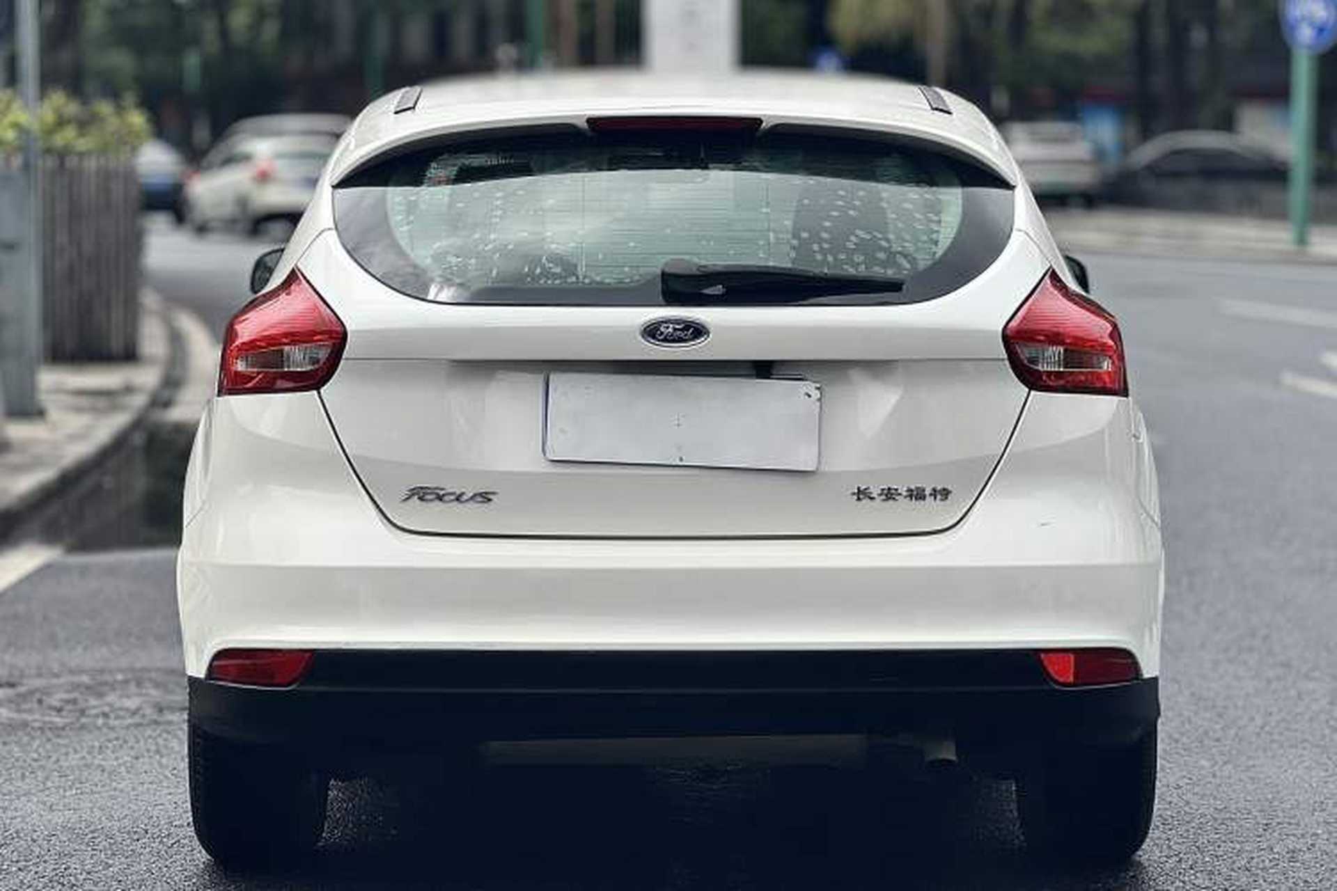 Used Ford Focus 2015 Hatchback 1.6L Automatic Comfort Model Exterior 8