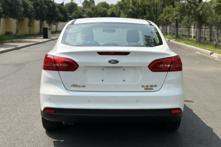 Used Ford Focus 2015 Sedan EcoBoost 125 Automatic Supreme Style Edition Exterior 8