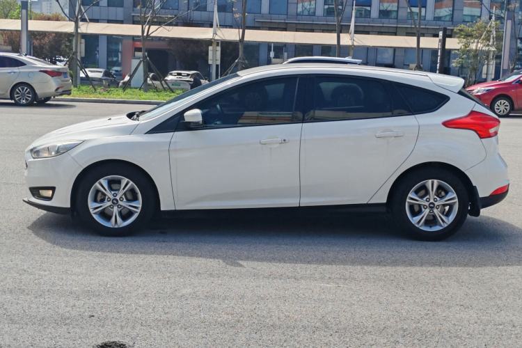 Used Ford Focus 2015 Hatchback 1.6L Automatic Comfort Model Exterior 8