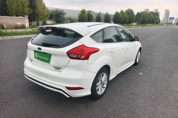Used Ford Focus 2015 Hatchback EcoBoost 180 Automatic Elite Model Exterior 8