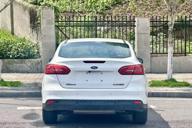 Used Ford Focus 2015 Sedan 1.6L Manual Fashion Edition Exterior 8