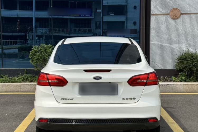 Used Ford Focus 2015 Sedan 1.6L Automatic Comfort Model Exterior 8