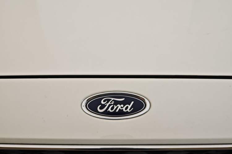 Used Ford Focus 2015 Hatchback 1.6L Automatic Comfort Model Exterior 9