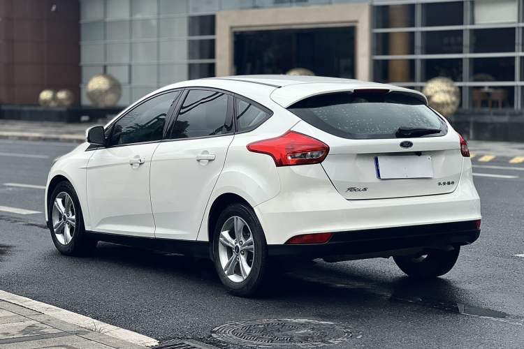 Used Ford Focus 2015 Hatchback 1.6L Automatic Comfort Model Exterior 9