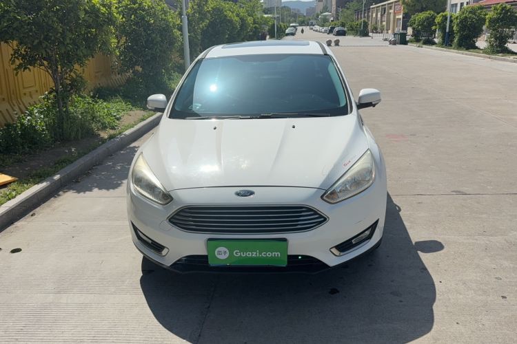 Used Ford Focus 2015 Sedan EcoBoost 125 Manual – Ultra-Style Edition Front