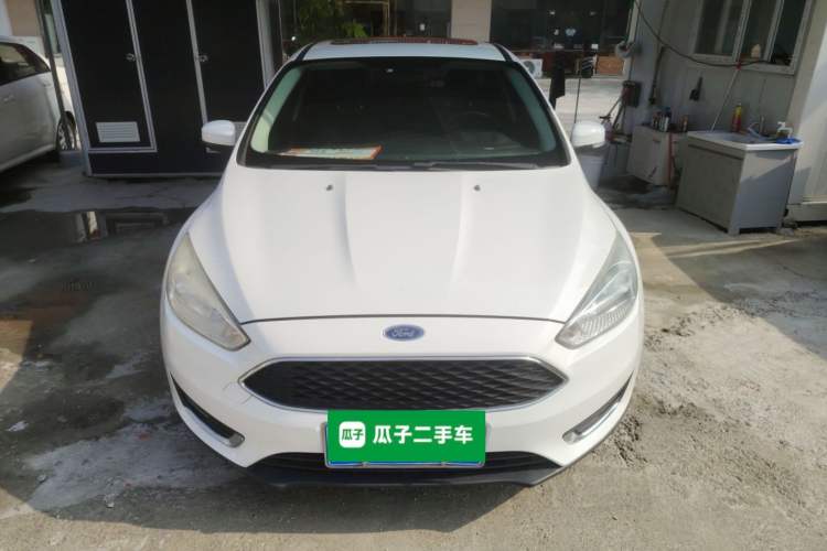 Used Ford Focus 2015 Hatchback EcoBoost 125 Automatic Supreme Style Edition Front