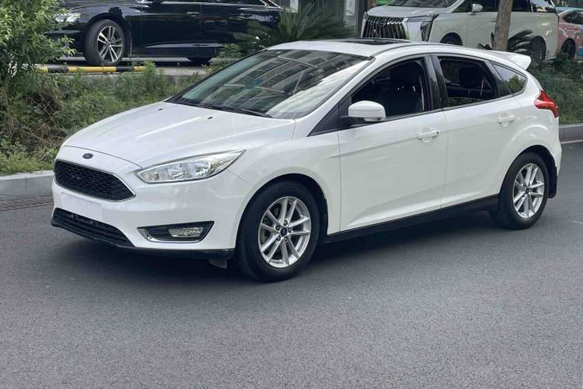 Used Ford Focus 2015 Hatchback 1.6L Automatic Fashion Edition Front Left 45 Deg