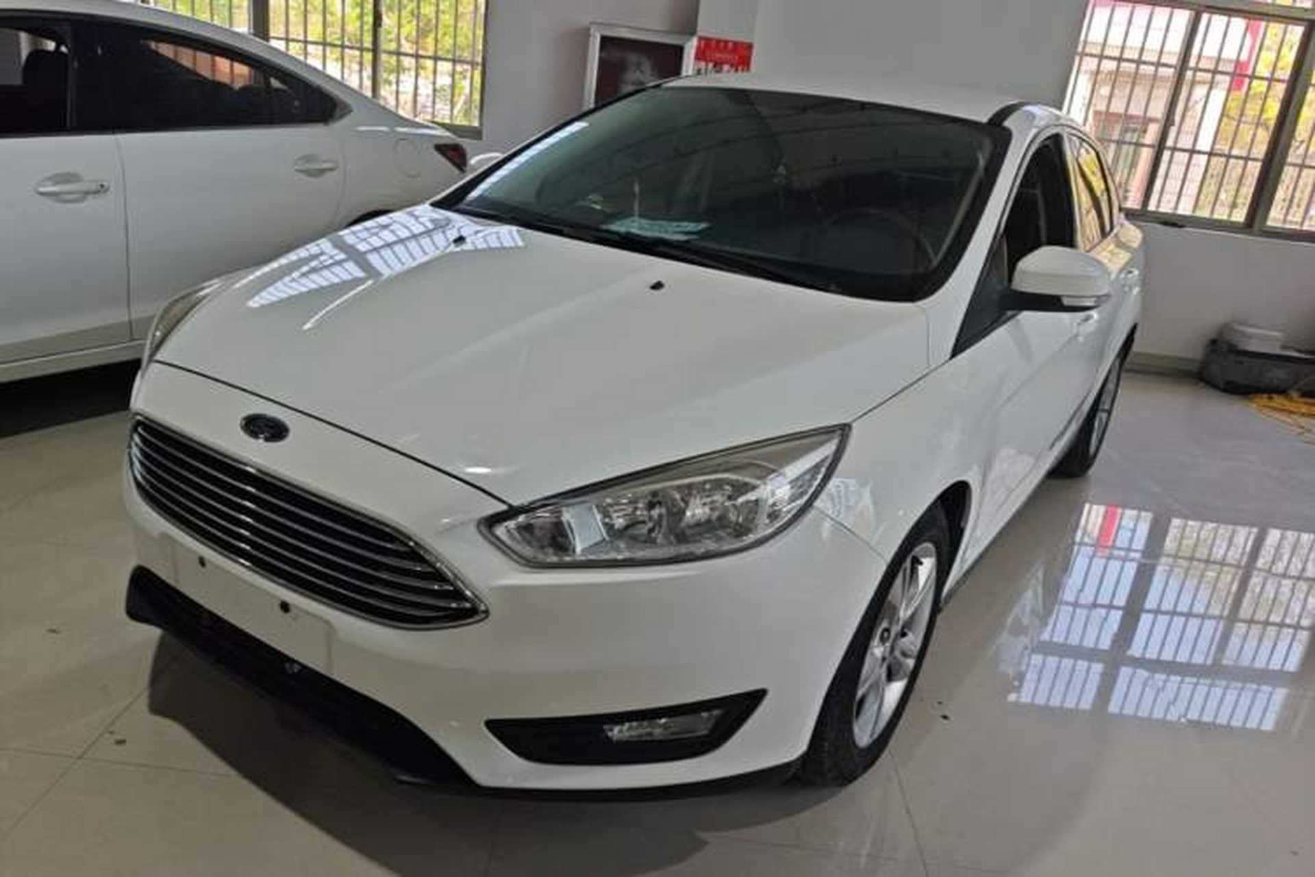Used Ford Focus 2015 Sedan 1.6L Automatic Comfort Model Front Left 45 Deg