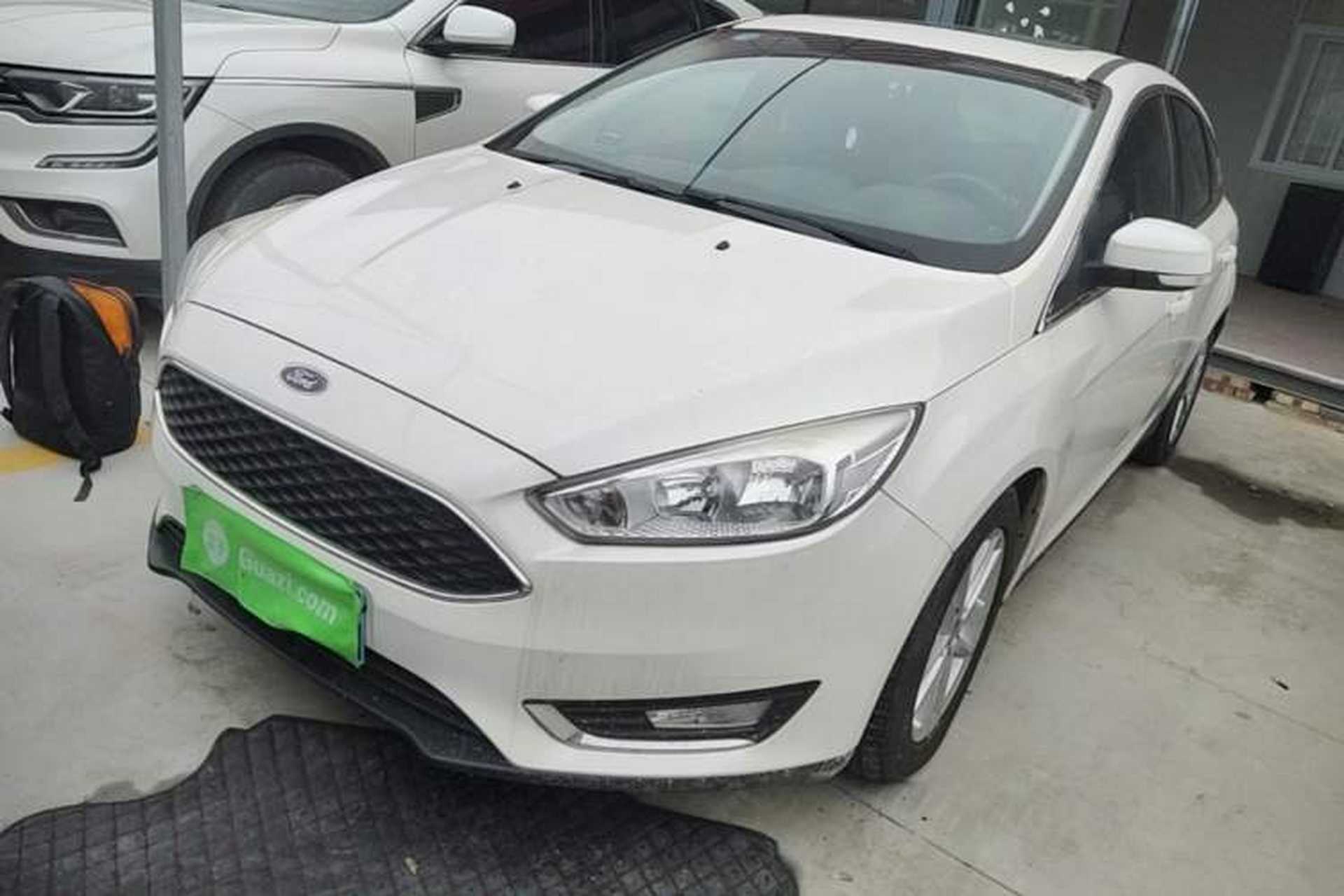 Used Ford Focus 2015 Hatchback EcoBoost 125 Automatic Supreme Style Edition Front Left 45 Deg