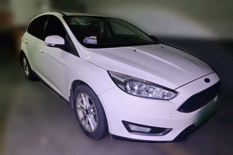 Used Ford Focus 2015 Hatchback 1.6L Automatic Fashion Edition Front Right 45 Deg