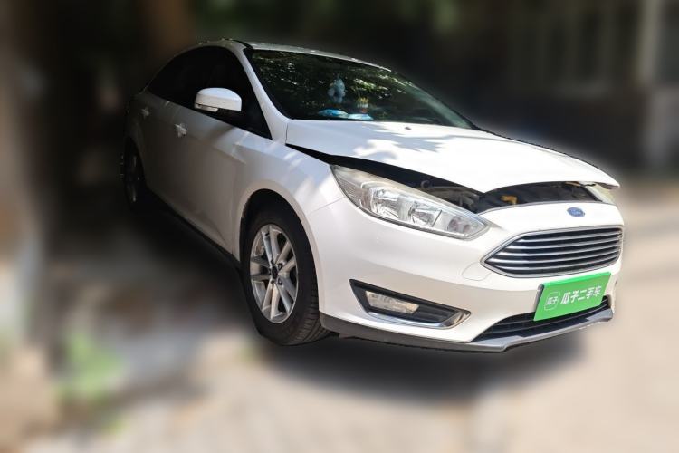 Used Ford Focus 2015 Sedan EcoBoost 125 Automatic Supreme Style Edition Front Right 45 Deg