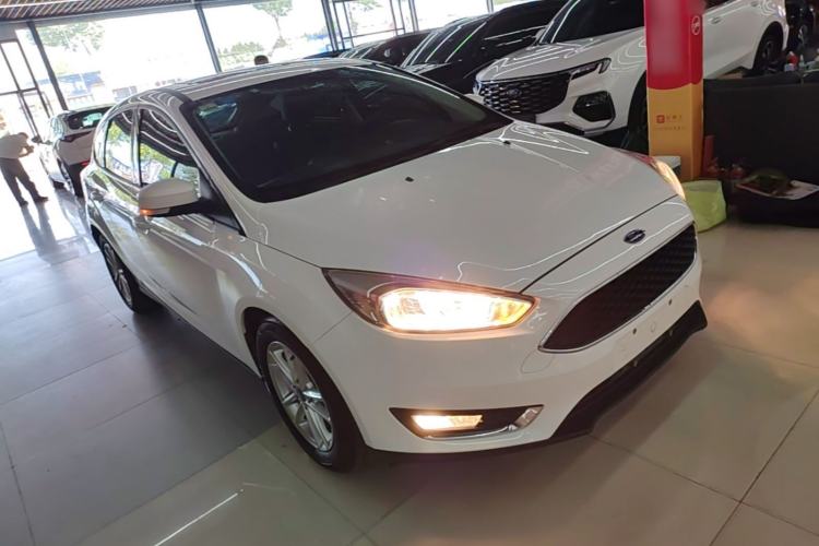 Used Ford Focus 2015 Hatchback 1.6L Manual Fashion Edition Front Right 45 Deg