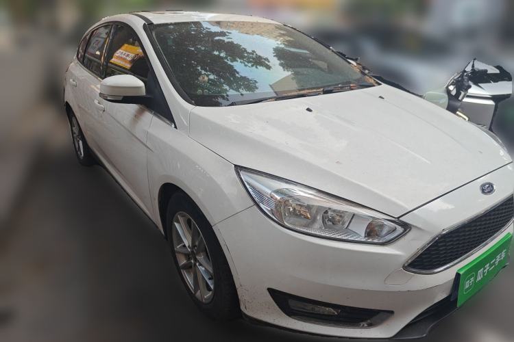 Used Ford Focus 2015 Hatchback EcoBoost 180 Automatic Elite Model Front Right 45 Deg