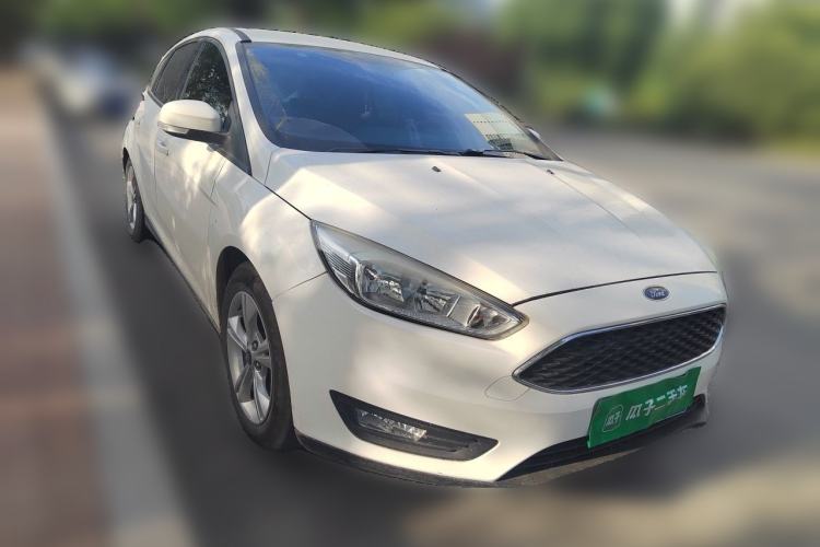 Used Ford Focus 2015 Hatchback 1.6L Manual Comfort Edition Front Right 45 Deg