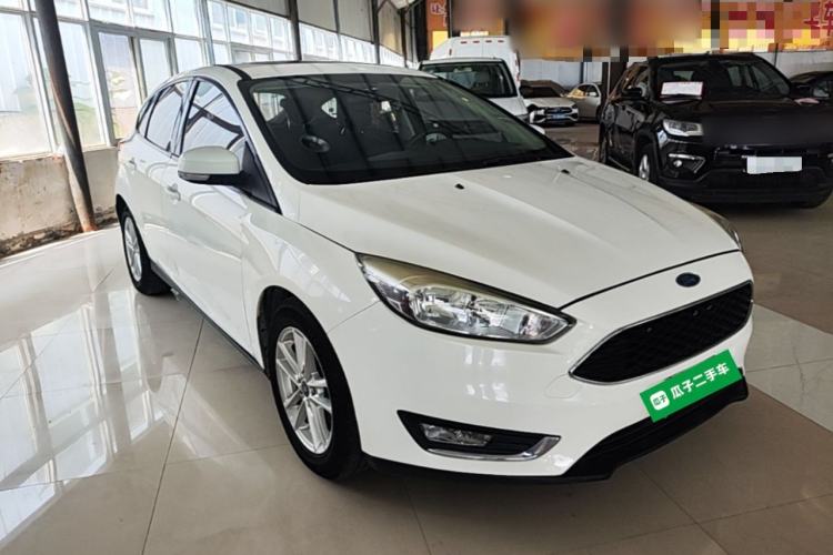 Used Ford Focus 2015 Hatchback 1.6L Automatic Fashion Edition Front Right 45 Deg