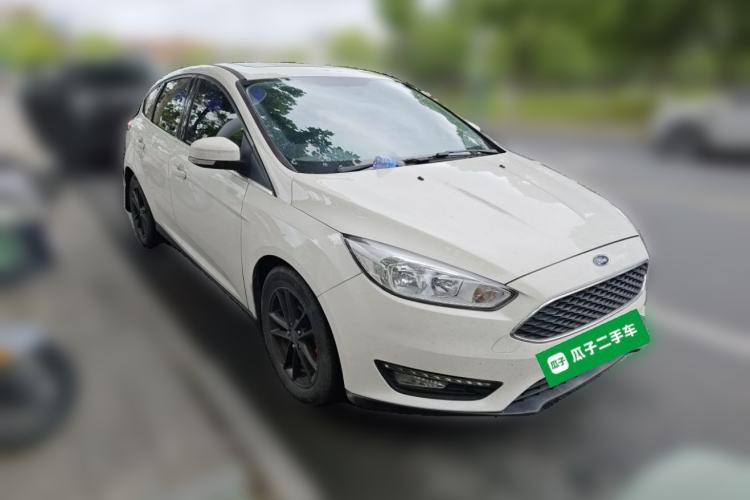 Used Ford Focus 2015 Hatchback EcoBoost 180 Automatic Elite Model Front Right 45 Deg