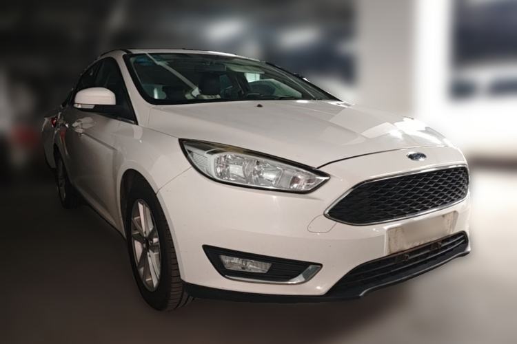 Used Ford Focus 2015 Hatchback EcoBoost 180 Automatic Elite Model Front Right 45 Deg