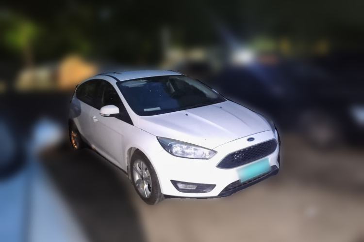 Used Ford Focus 2015 Hatchback 1.6L Manual Comfort Edition Front Right 45 Deg