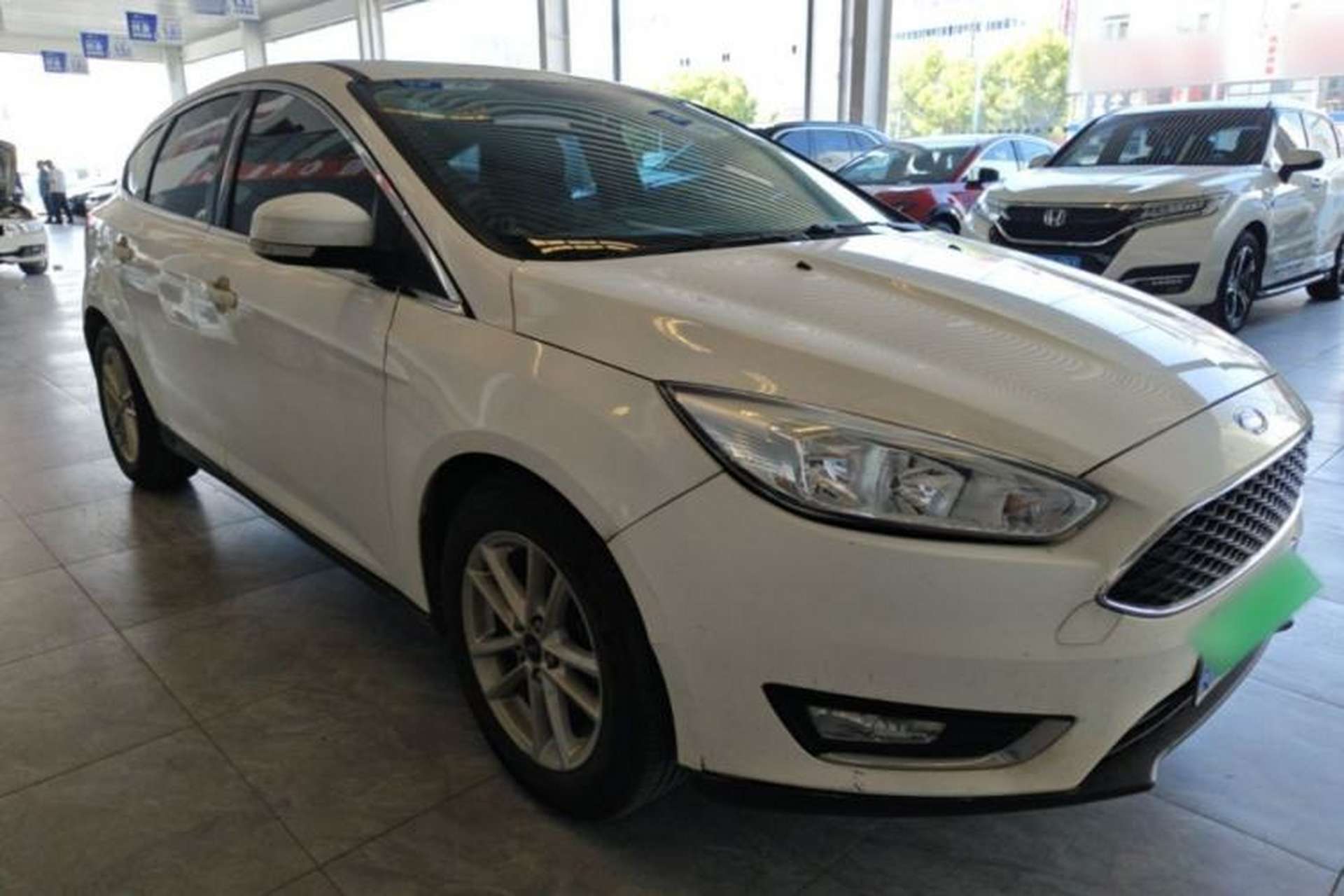 Used Ford Focus 2015 Hatchback 1.6L Automatic Fashion Edition Front Right 45 Deg