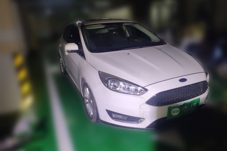 Used Ford Focus 2015 Hatchback EcoBoost 180 Automatic Elite Model Front Right 45 Deg