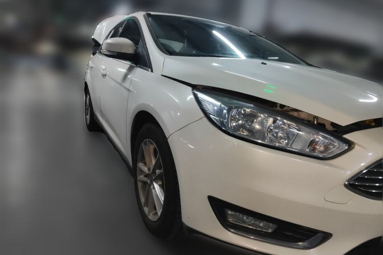 Used Ford Focus 2015 Sedan EcoBoost 180 Automatic Elite Model Front Right 45 Deg