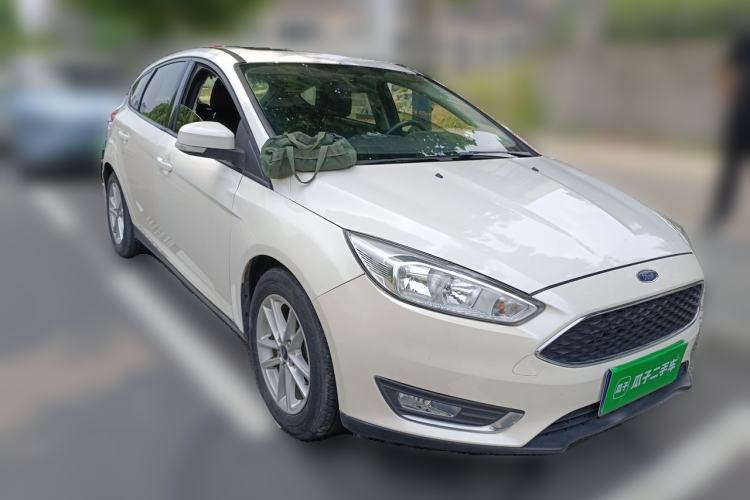 Used Ford Focus 2015 Hatchback 1.6L Automatic Fashion Edition Front Right 45 Deg