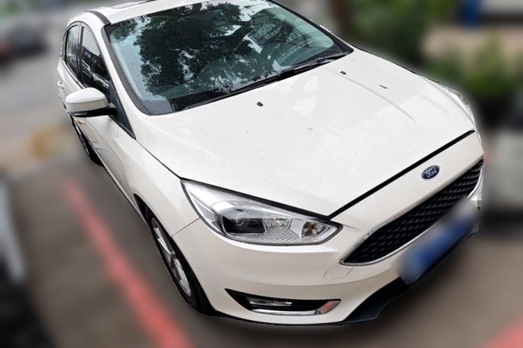 Used Ford Focus 2015 Hatchback 1.6L Automatic Fashion Edition Front Right 45 Deg