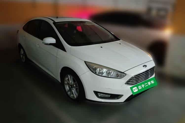 Used Ford Focus 2015 Sedan EcoBoost 125 Automatic Supreme Style Edition Front Right 45 Deg