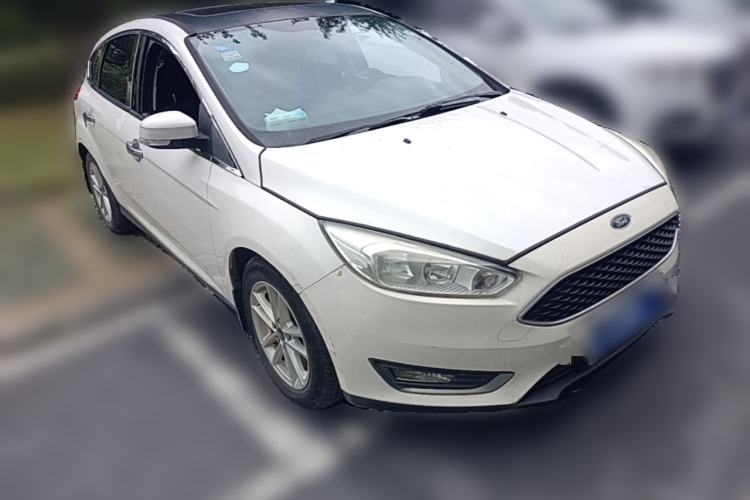 Used Ford Focus 2015 Hatchback 1.6L Automatic Fashion Edition Front Right 45 Deg