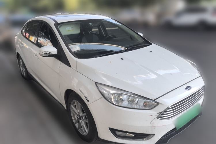 Used Ford Focus 2015 Sedan EcoBoost 125 Manual – Ultra-Style Edition Front Right 45 Deg