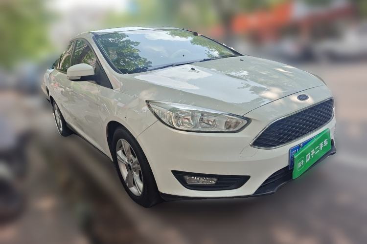 Used Ford Focus 2015 Hatchback 1.6L Automatic Comfort Model Front Right 45 Deg