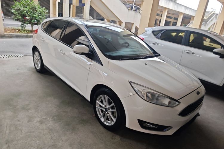 Used Ford Focus 2015 Hatchback 1.6L Automatic Fashion Edition Front Right 45 Deg