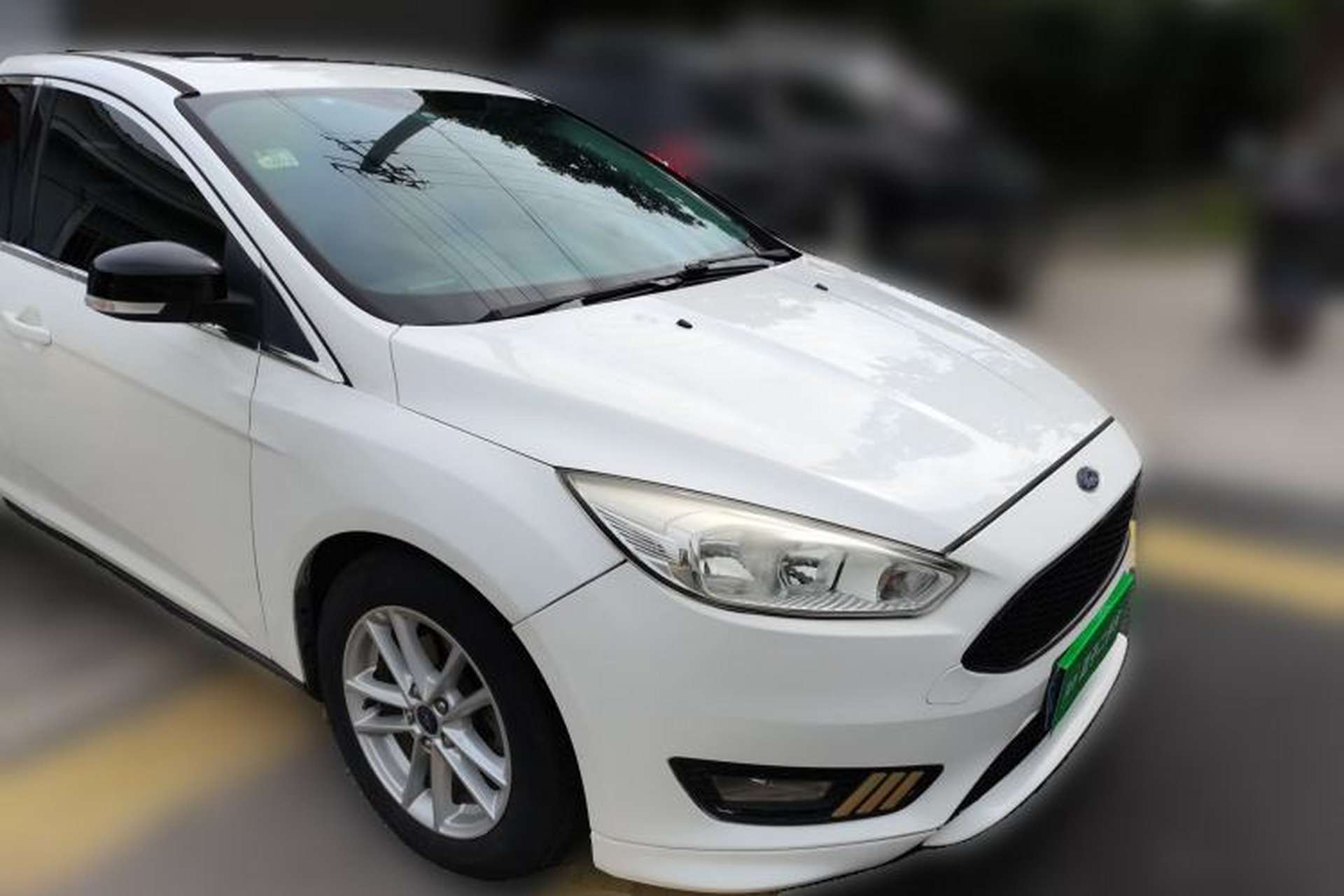 Used Ford Focus 2015 Sedan EcoBoost 125 Automatic Supreme Style Edition Front Right 45 Deg