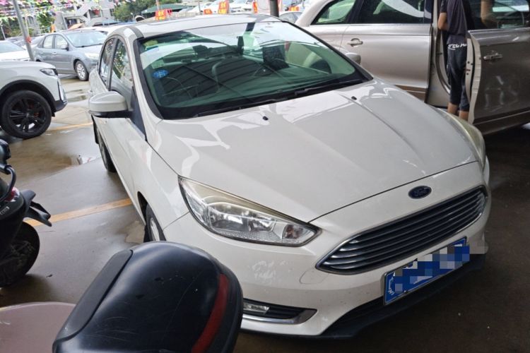 Used Ford Focus 2015 Sedan EcoBoost 180 Automatic Elite Model Front Right 45 Deg
