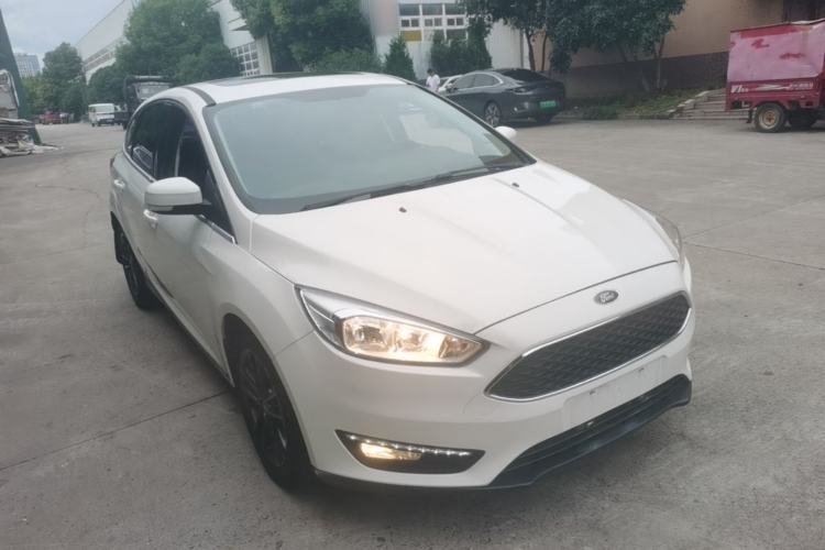 Used Ford Focus 2015 Hatchback EcoBoost 180 Automatic Elite Model Front Right 45 Deg