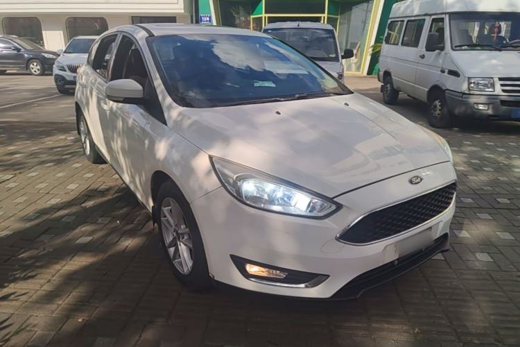 Used Ford Focus 2015 Hatchback 1.6L Automatic Fashion Edition Front Right 45 Deg