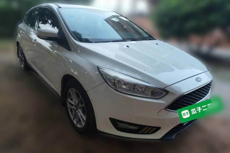 Used Ford Focus 2015 Hatchback 1.6L Automatic Fashion Edition Front Right 45 Deg